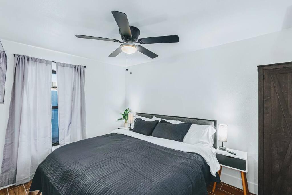 Phoenix Retreat - 2 Bedroom Home With King-Size Bed - 3 Smart Tvs - 10 Min From Airp - Unit A Eksteriør bilde