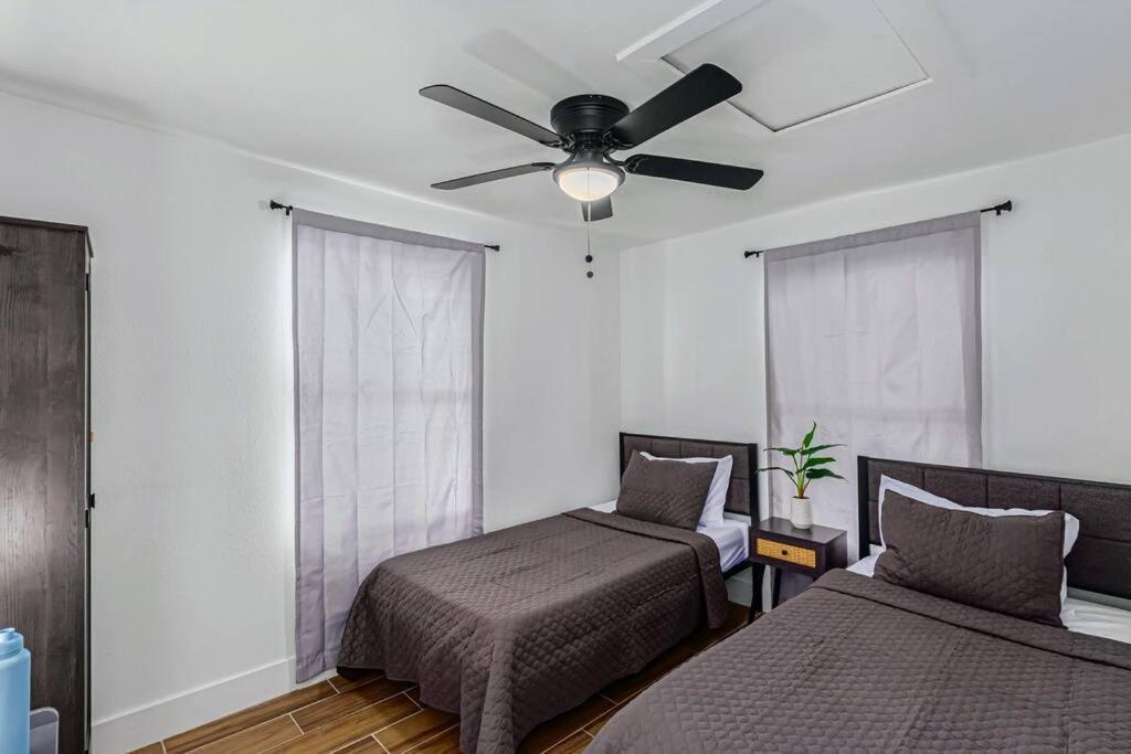 Phoenix Retreat - 2 Bedroom Home With King-Size Bed - 3 Smart Tvs - 10 Min From Airp - Unit A Eksteriør bilde