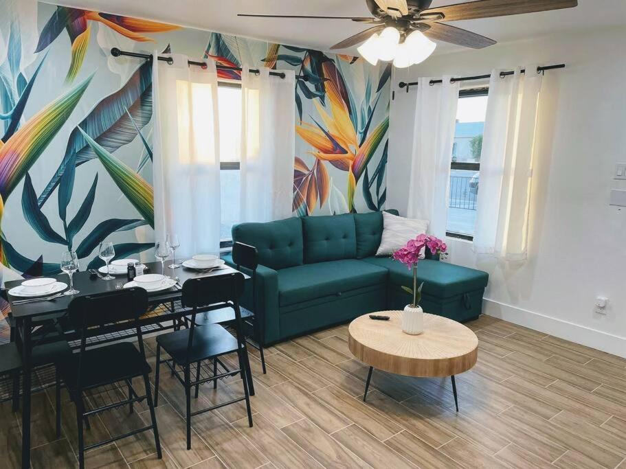 Phoenix Retreat - 2 Bedroom Home With King-Size Bed - 3 Smart Tvs - 10 Min From Airp - Unit A Eksteriør bilde