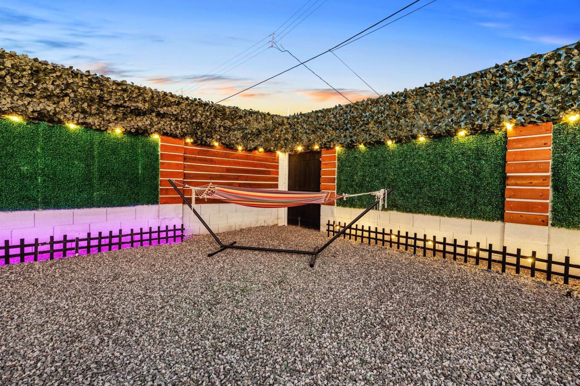 Phoenix Retreat - 2 Bedroom Home With King-Size Bed - 3 Smart Tvs - 10 Min From Airp - Unit A Eksteriør bilde